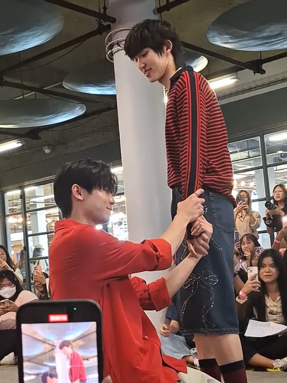 ก็ปวดเข่าขออ้อนหน่อยยยย  #Flex1045xThomasKong #thomaskong #โทมัสก้อง #tthomastc #kongjiro 