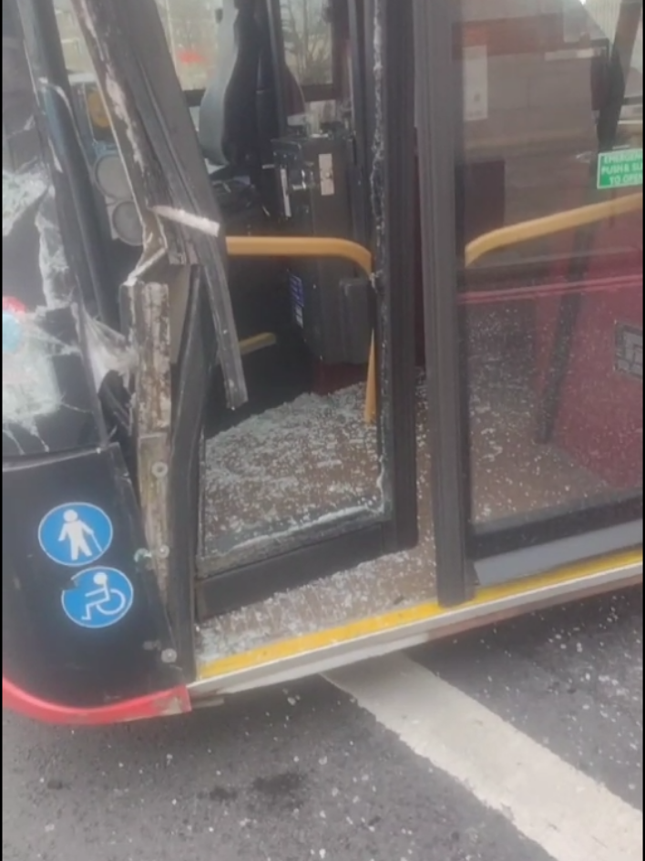 Collision outside Lambeth town hall, literally right at the bottom of Brixton hill. The collision involved a truck and a bus 3 I believe. Both drivers appeared cool as a cucumber. Doesn't look like anyone was hurt. just another day in Brixton I guess #collision #crash #tfl #londonbus #busdriver #drivesafe #brixton 