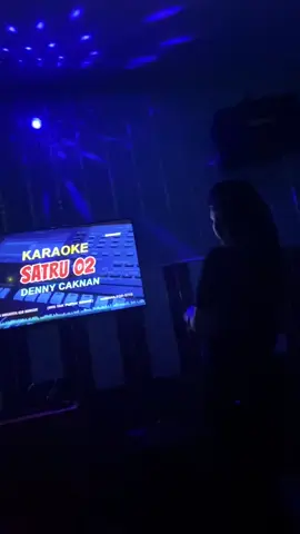 Tapi iki bukan tentang lagu 🙃 #karaoke #lckaraoke #roomkaraoke #fypviralシ゚  #satru #xzybcaシ #jombang24jam 