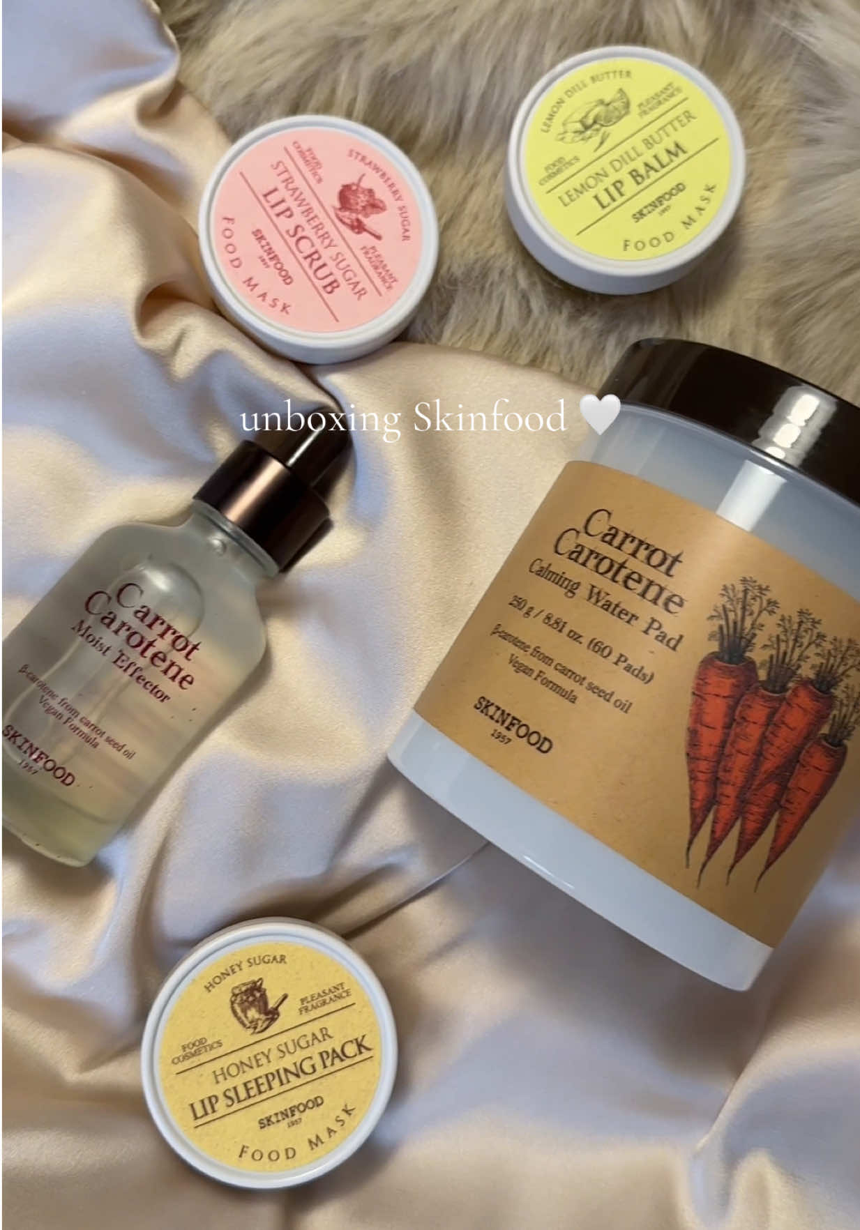 Unboxing @skinfood_global from @YesStyle 🤍 Use code SARASEM123 for a free gift set 🥰 #skinfood #yesstyle #yesstyle #yesstyleinfluencers #yesstylehaul #glowskin #carrotpad #viralproducts #influencer #kbeauty #skinfoodproducts 
