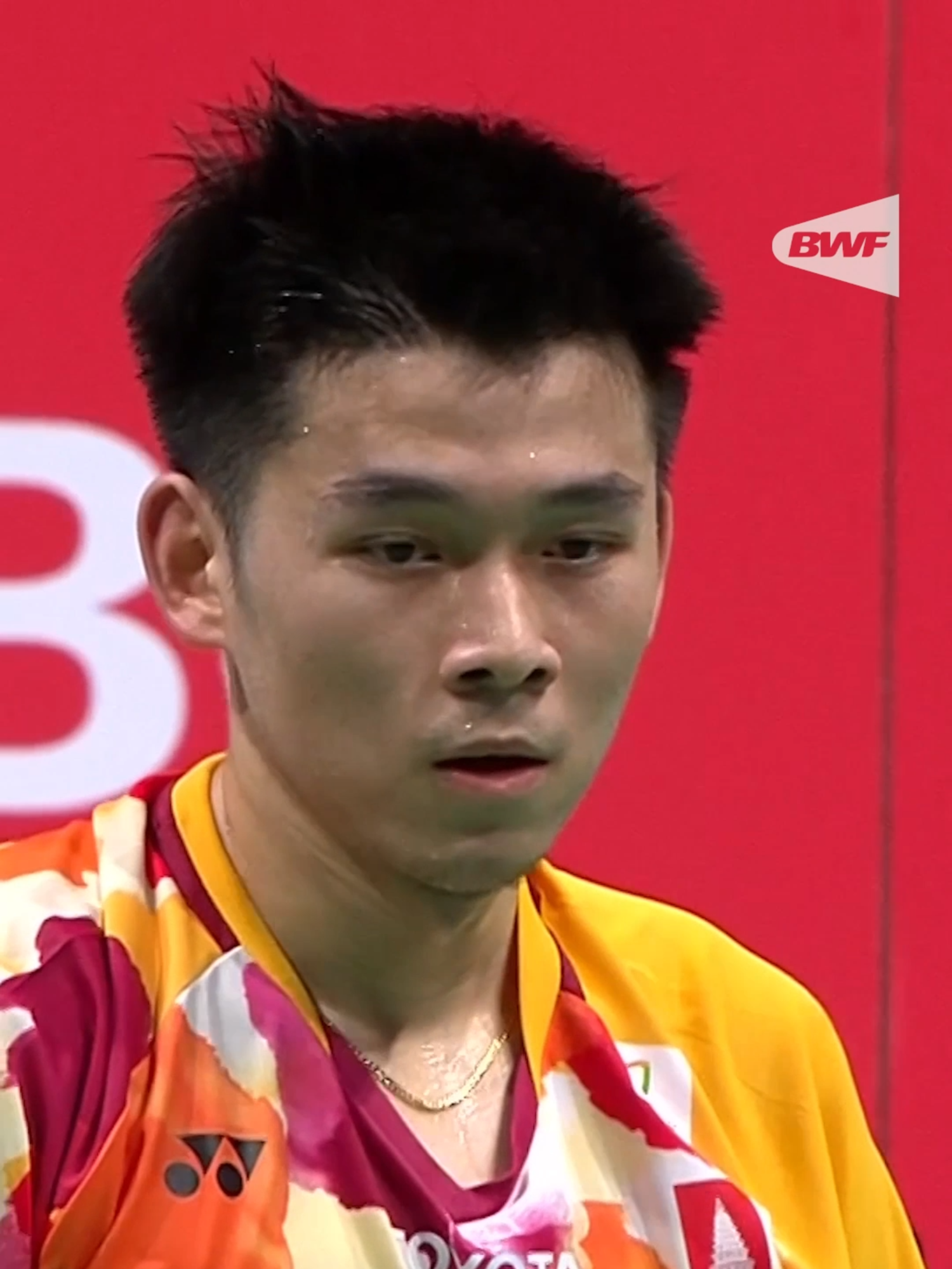 Magnificent trickshot from Vitidsarn 💫 #bwf #badminton #badmintonskills #trickshot #badmintonthailand