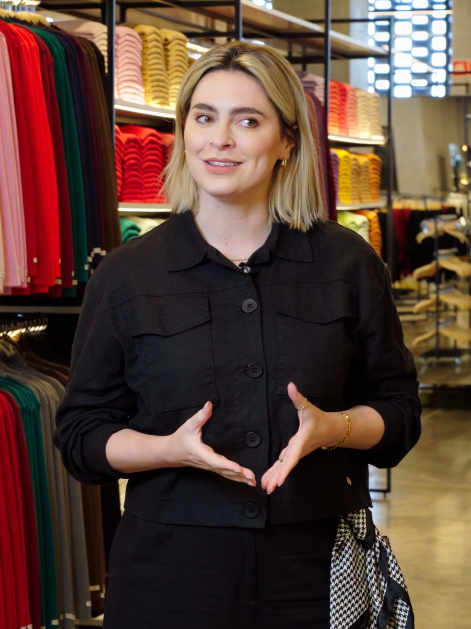 Na Biamar, a inovação e a qualidade caminham sempre juntas. No vídeo de hoje, nossa querida @subiazoli explica tudo sobre o fio Modal, uma fibra tecnológica que utilizamos em algumas das nossas peças para garantir ainda mais suavidade, respirabilidade e durabilidade. Com a certificação LENZING, asseguramos que esse material sustentável oferece um toque inigualável e um caimento perfeito, elevando a experiência de vestir Biamar.  Dê o play e descubra os diferenciais desse fio inovador! ❤️ #tencel #lenzing #modal #wintervibes #novacolecao #minimalism #blackandwhite #fashiontiktok #brasil #brasil🇧🇷 #modafeminina #modafemininatiktok #aesthetic #elegance #branco #itgirl #allblackoutfit