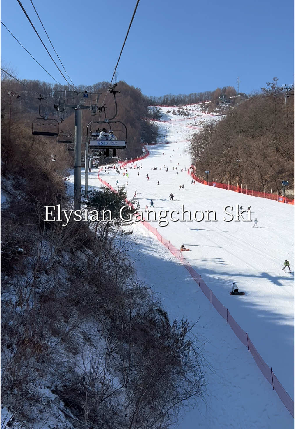 Looking for a good ski resort in Korea? Come check this out before winter is over! ❄️⛷️ 📍Elysian Gangchon Ski In Chuncheon-si, Gangwon-do, Korea  #korea #korean #korealife #koreatravel #koreatrip #koreatour #visitkorea #koreanow #southkorea #travel #trip #서울 #서울라이프 #서울여행 #서울트립 #한국 #한국인 #한국생활 #한국라이프 #한국여행 #대한민국 #chuncheon   #food #koreanfood #koreanculture  #traveltiktok #travelcreator