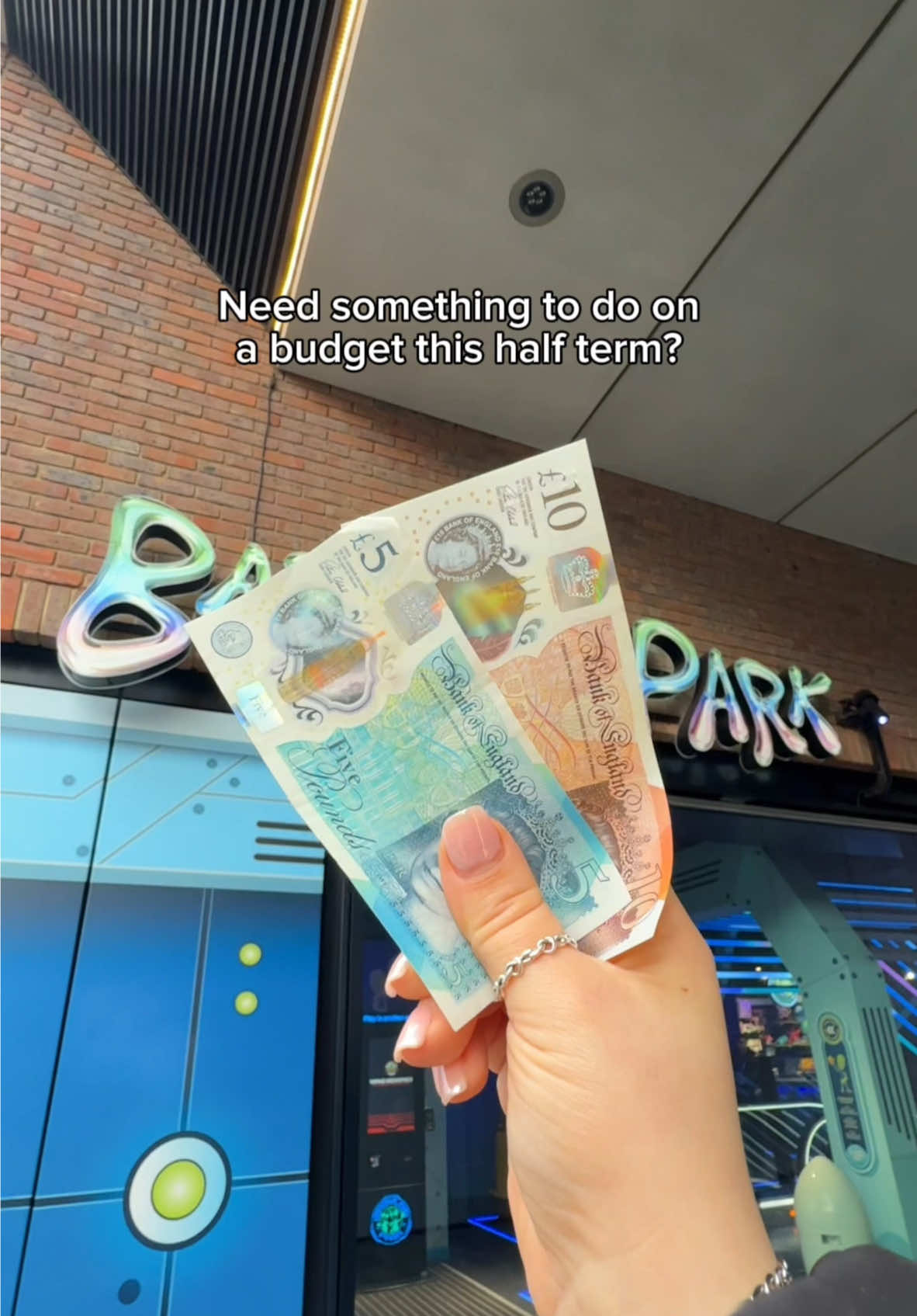 A half term activity on a budget!  Here’s what our £15 package can get you 💸 📍Babylon Park, 8 Castlehaven Road, London, NW1 8QU #halfterm #camden #camdentown #london #rollercoaster #themepark #babylonpark #babylonparklondon #thingstodo