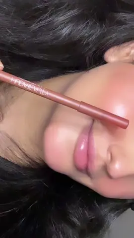 كود سيفورا NV62 , كود نايس ون LA7 | المحدد من @Huda Beauty درجة terracotta و الروج من@urban decay درجة safe world  🤍