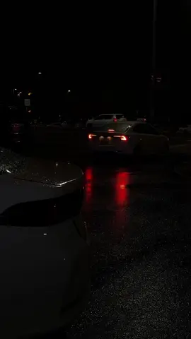 تعالي عالجي جرحٍ على غيرك دواه صعيب .. #تصويري #الكويت #اكسبلور #ذوقي_عالم_من_اختياري #مجرد________ذووووووق🎶🎵💞 #بدون_موسيقي #الليل #المطر 