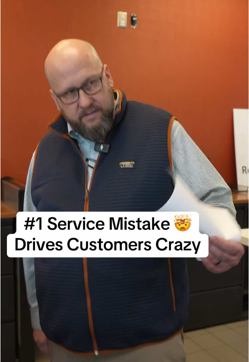 Number one mistake that drives customers crazy when getting their car serviced #mechanicsoftiktok #techniciansoftiktok #serviceadvisor #dealership  