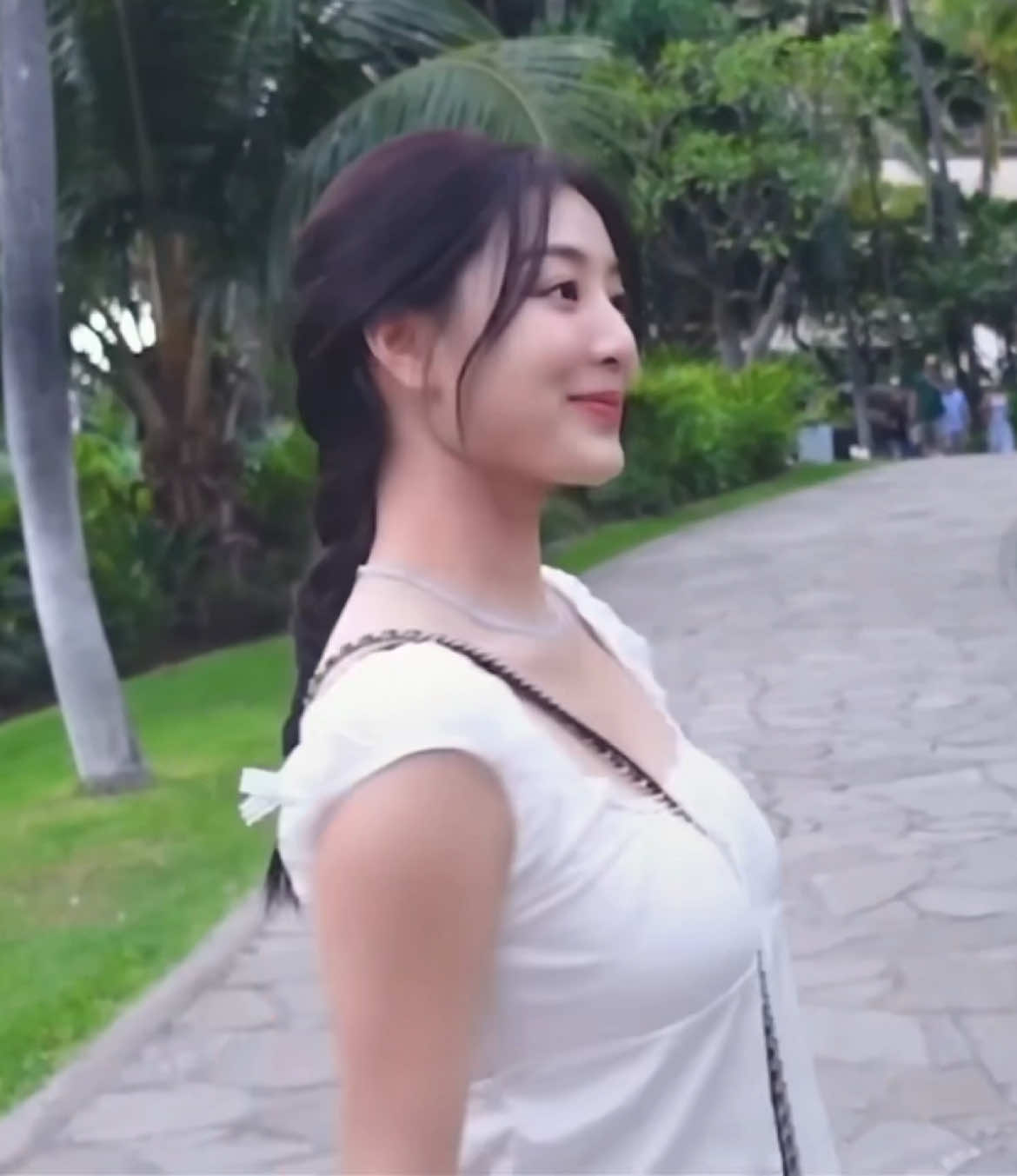 she is the embodiment of summer. even though it’s my least favorite season she makes me love it 🌻☀️ #foryou #fyp #jihyo #parkjihyo #jihyosoftedit #twice #트와이스  #cuteedit #danielcaesar #editaudio #jihyotwice #ValentinesDay #viral @TWICE 