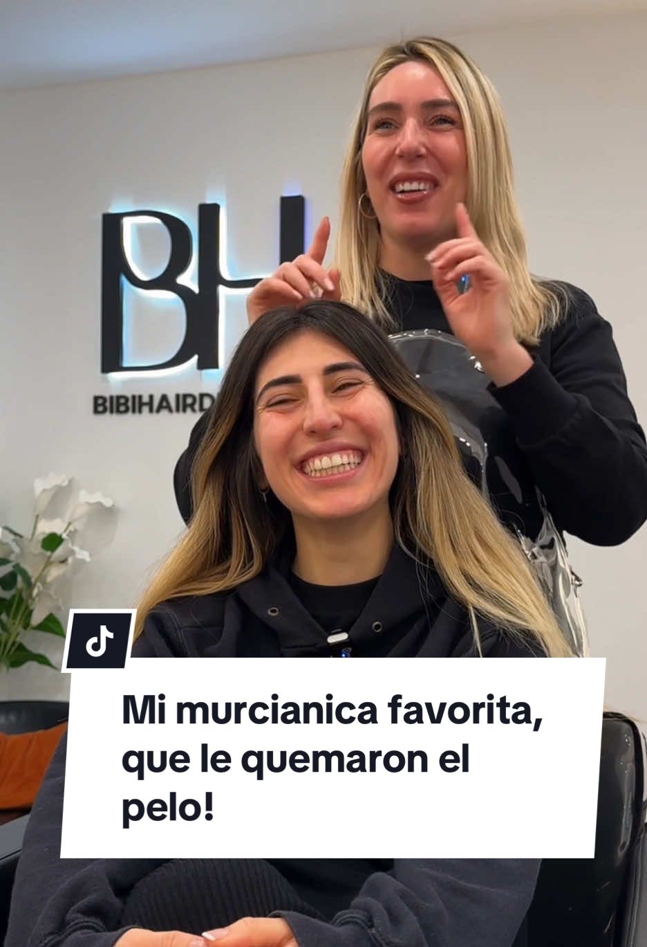 Desde Murcia o desde Roma.. da igual si el rubio es bueno✨🤍 Sandra, mi murcianica, no tiene duda, su rubio ya siempre en Barcelona‼️ #blondehair #balayage #blondebalayage #balayagehair #balayageexpert #hairstyle #pelorubio #rubia #rubio #balayagehair #mechas #mechasrubias #mechasbalayage #pelorubio #peluqueria #peluqueriabarcelona #balayagebarcelona #blondehairstyle #hairtransformation #beauty  #peluqueros #hairchange #balayagerubio #hairgoals #cambiodelook #HairInspo #haircolor #cambiodelook 