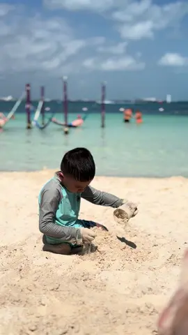 In The Sun ☀️ #familyvacation #cancun #funinthesun #sandcastle #relaxation #grandoasiscancun 