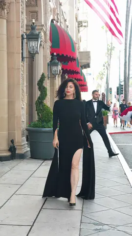 Actions speak louder than words 🌸 A beautiful gesture says it all. When words aren’t enough, let the best flowers in town do the talking.  At Floral N5, every bouquet is a statement of love, appreciation, and elegance.  For order: ▫️Website floral5.com ▫️Call (323) 541-7700 ▫️Direct  #flowersdelivery #ValentinesDay #happyvalentinesday