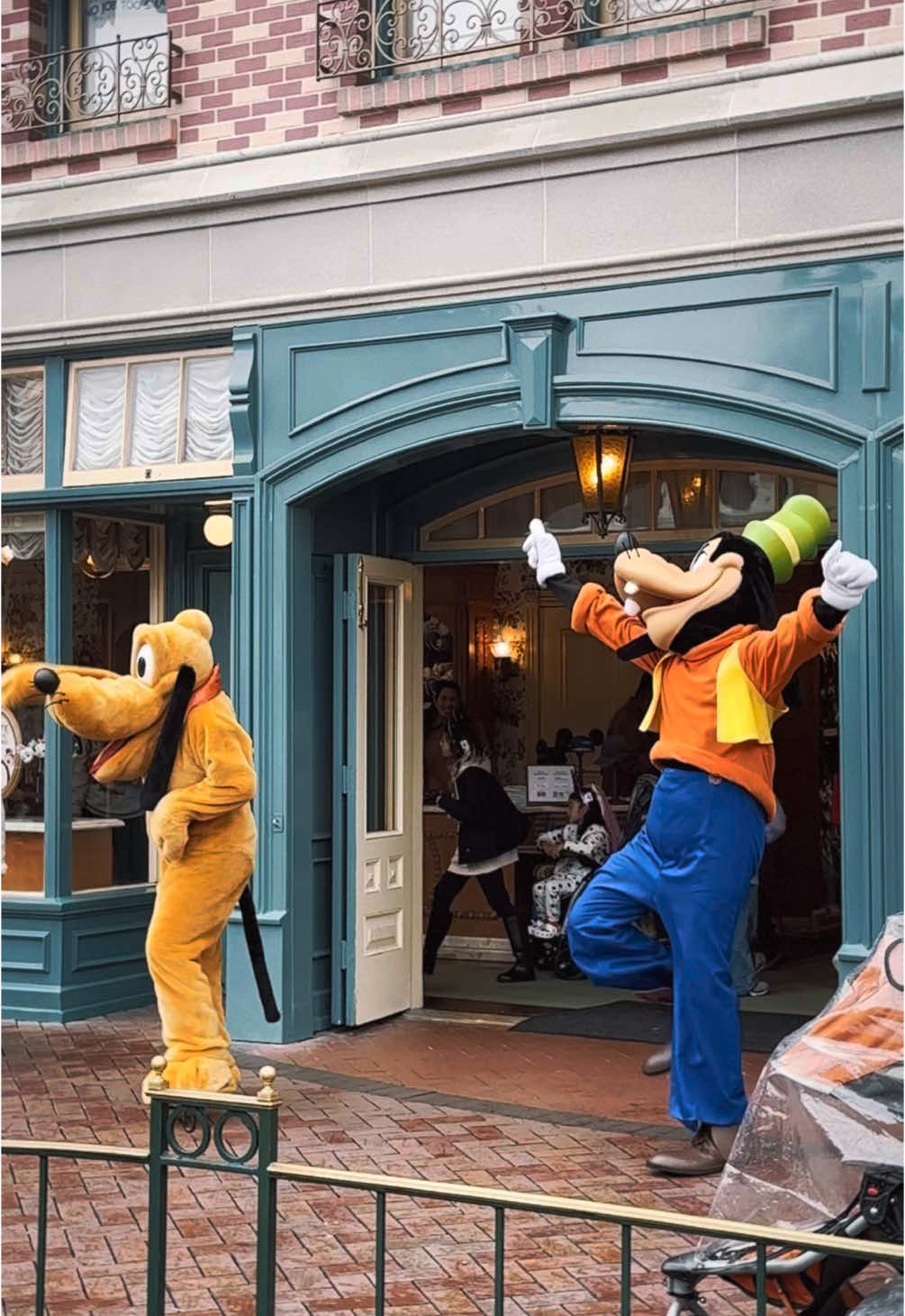 How’d Goofy and Pluto do ? @Serenawilliams #theynotlikeus #serenawilliams #kendricklamar #SuperBowl #drake #disney #disneycontentcreator #fyp #disneyinfluencer #nfl #disneytiktok @NFL @Disney Parks @Whitney Alford 