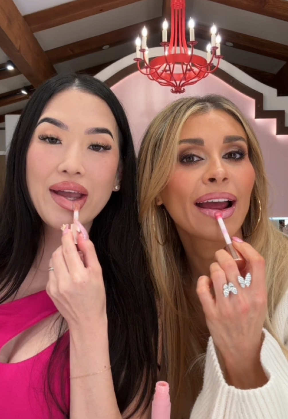 Reapplying lipgloss with the bestie 💕🎀✨ @LAWLESS Beauty #lawlessbeauty #lipgloss #longlastingmakeup #forgetthefillergloss 
