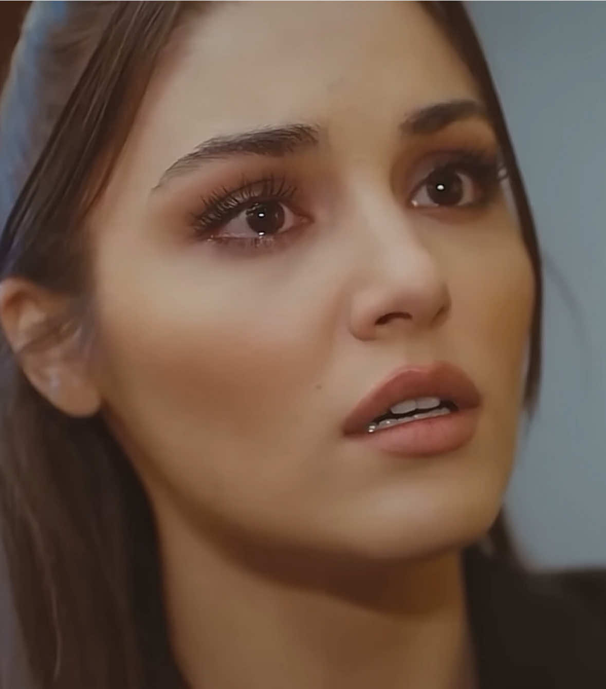 still can’t get over this scene.. !! #handeercel #kerembursin #edayildiz #serkanbolat #hanker #edser #sencakalpimi #turkishseries #fyp #foryoupagе #jony #камин #goviral #videoviral #heartbreak 