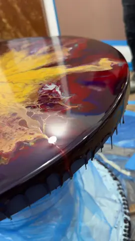 VEJA QUE IDEIA INCRÍVEL 😍🔥 #ideia #increible #porcelanato #resina #resinart #texture #construção #mesa 