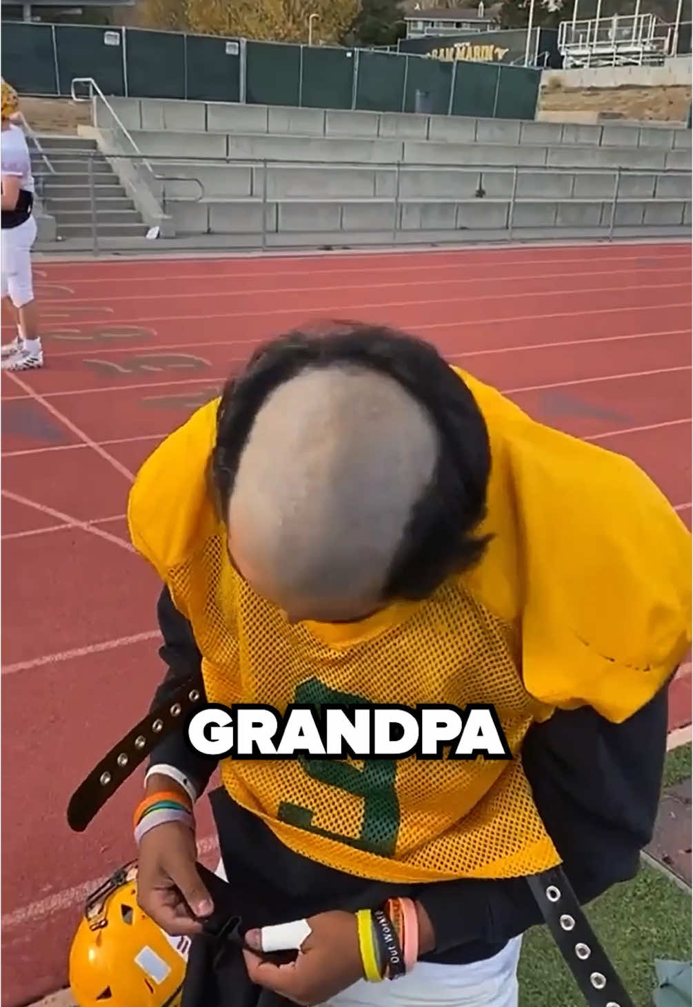 The WORST haircuts I’ve ever seen 🤯🫢 - (🎥: @Ben, @❤️🤦🏽‍♀️😭) - #highschool #badhaircut #barber #highschoolfootball #cheerleading 