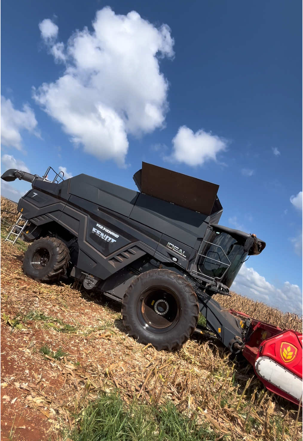 Ai é pressão demais #fendt #ideal7 #Parana #katofendt #blackpower #fazenda #agro #interior #deusnocomando #estilodevida #roça #fendtpower #maquinasagricolas #blackpower #galeradoagro🚜👊🇧🇷🌱🛩 #deus_no_controle #paz #nalida #soja #graodeouro✨ #farming #nalida #osgigantesdoagro 