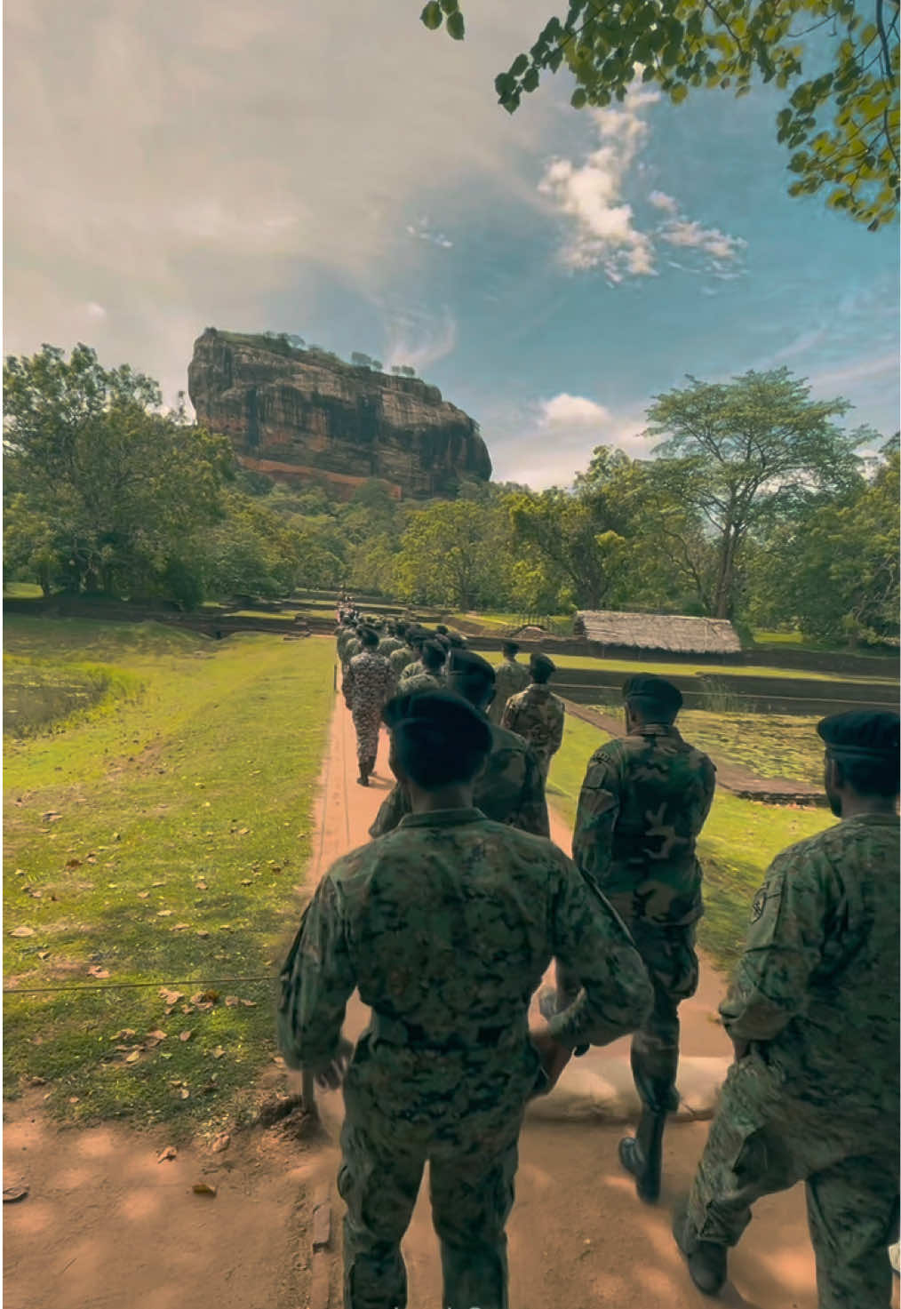 Srilanka 🖤🥺 #foryou #slarmy #specialforces #commando #sigiriya #lionrock 