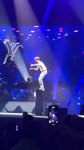 One talented & hilarious man! What a night 🤩 #jamesblunt #belfast 