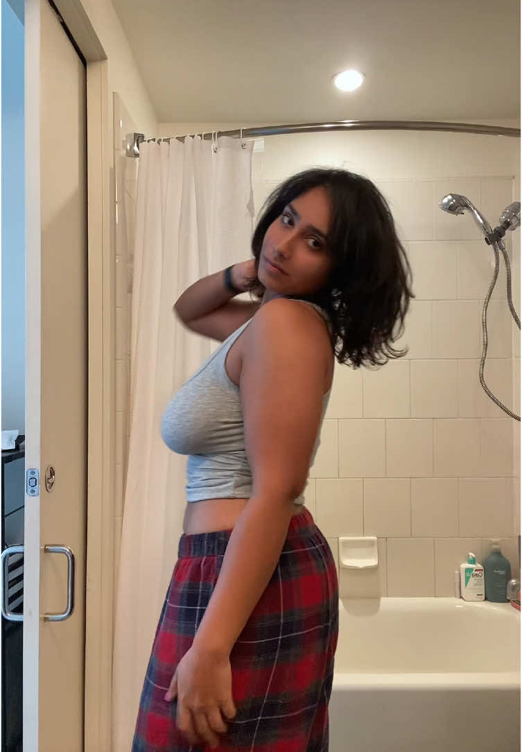 My hair got 2 inches longer after straightening it 😮 but the ponytail is still SO SHORT!!! 🙈 #shorthair #fy #fyp #tiktokviral #fypシ #fypシ゚viral 