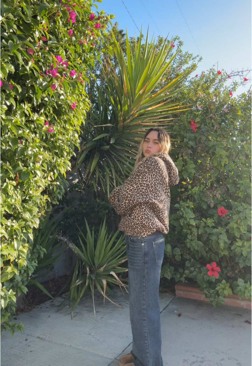 another one for this hoodie!! 🤎🖤 #hoodie #outfitinspo #outfitideas #winterfashion 