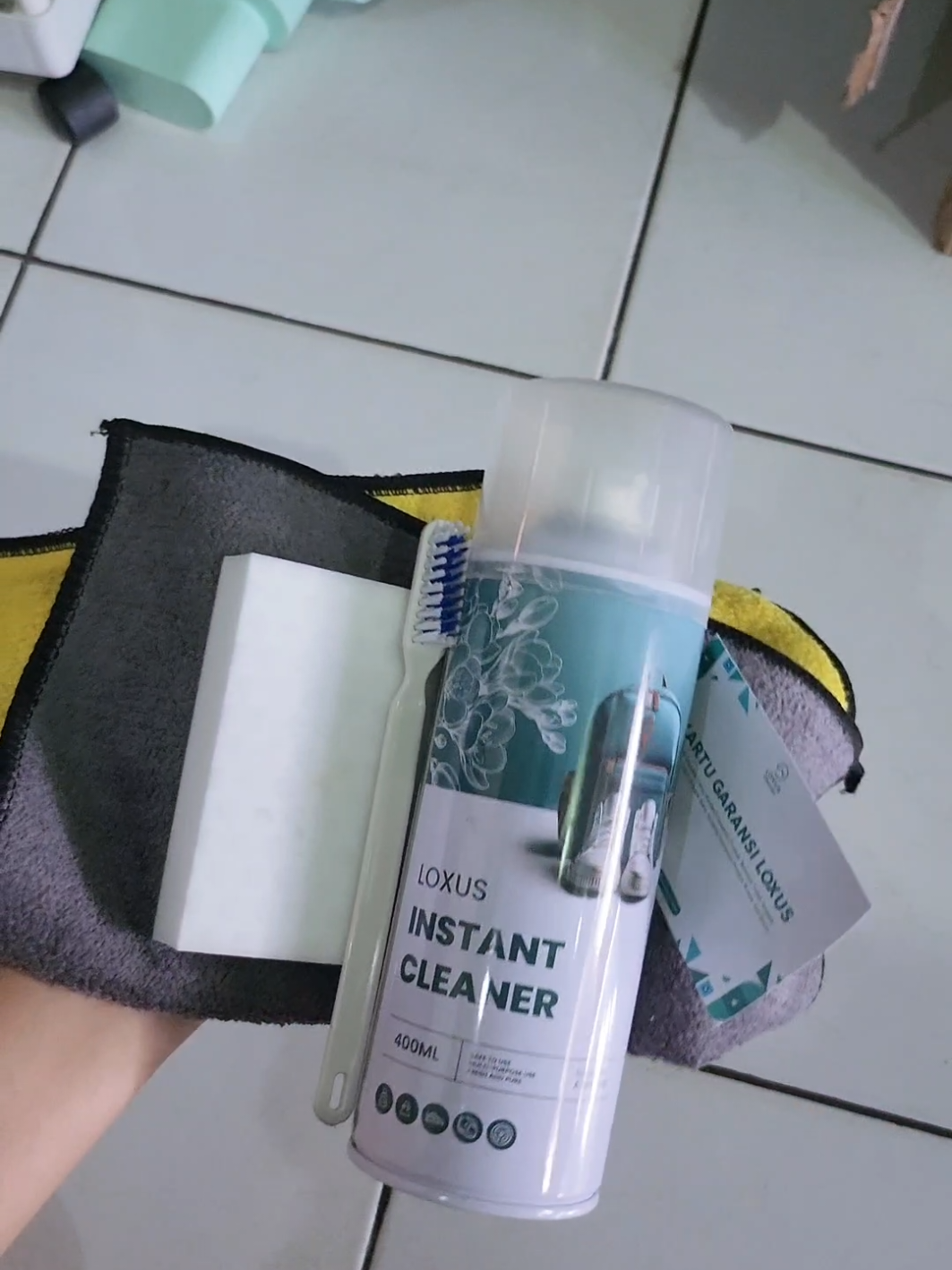 Jgan keseringan nyuci sepatu menggunakan detergent, coba beralih menggunkan Foam INSTANT CLEANER dari LEXUS #foaminstantcleaner #loxusinstantcleaner #foampembersihsepatu 