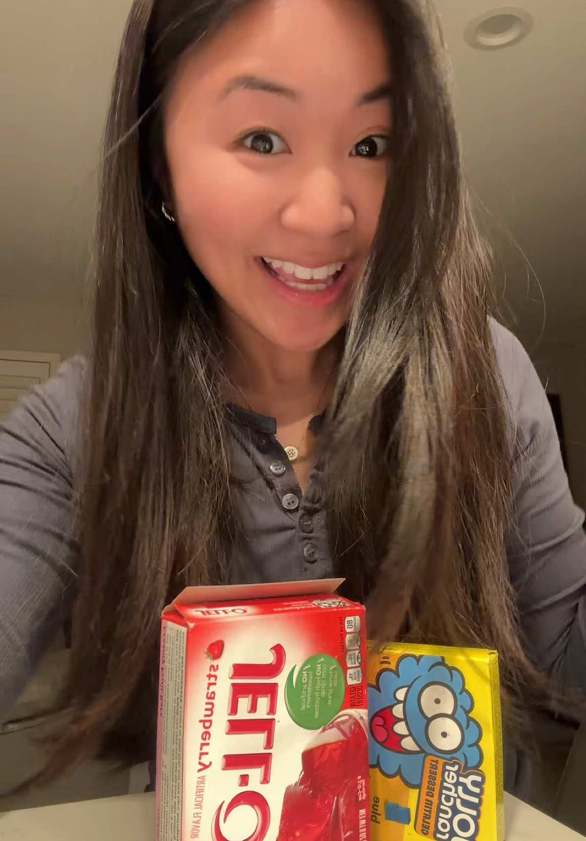 JELLO GORL IS BACK????? #itsjellotime #jellogorl #jello #Recipe #blueraspberry #strawberry #asmr 