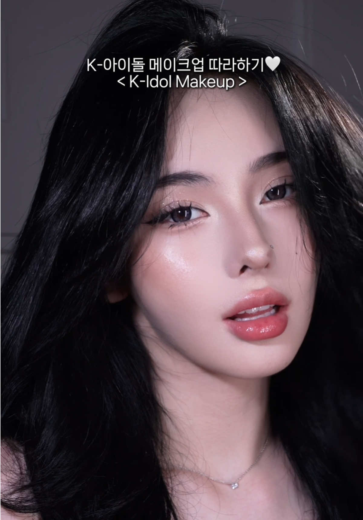 모공축소+베이스프렙+색조 메이크업까지 다 되는 디마르3 모공앰플! 주변에서 좋다고 얘기는 들었었는데 이젠 저도 맨날 쓰고 있어요…..👀🖤 지금 홈페이지에서 무려 본품 200ml를 더 주는 🧚‍♀️ 1+1 이벤트🧚‍♀️ 중이래요! 이번 기회로 1년내내 아낌없이 쓰면 좋을 것 같아요! #아이돌메이크업 #디마르3 #올리브영1위 #모공앰플 #스킨케어추천 #메이크업추천 