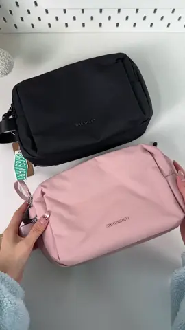 tas yang sempurna untuk riasan dan perawatan kulit 💕 #bagsmart #bagsmartid #toiletrybag #pouch #travelbag #makeupbag 