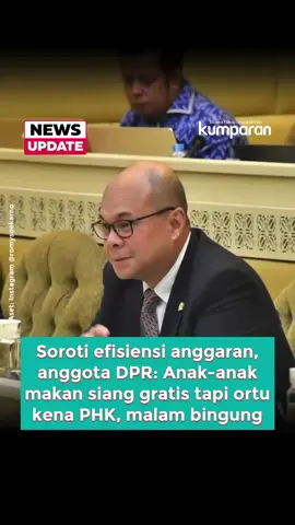 Pada Rabu (12/2), Komisi II DPR menggelar rapat kerja bersama hampir seluruh mitra kerja, seperti Kementerian ATR/BPN, KemenPAN RB, LAN, KPU, Bawaslu, Arsip Nasional Republik Indonesia, hingga Ombudsman, dalam pertemuan yang berlangsung di gedung Parlemen, Jakarta. Dalam rapat tersebut, anggota Komisi II dari PDIP, Romy Soekarno, menyoroti dampak negatif efisiensi anggaran, terutama terkait masalah pengangkatan Pegawai Pemerintah dengan Perjanjian Kerja (PPPK) yang masih bermasalah di berbagai daerah. Romy menyatakan kekhawatirannya bahwa kebijakan efisiensi anggaran dapat berujung pada PHK massal bagi pegawai honorer, yang pada gilirannya akan mempengaruhi kondisi sosial ekonomi masyarakat, contohnya para orang tua yang kehilangan pekerjaan sehingga anak-anak tidak dapat menikmati makan malam meski telah mendapatkan makan siang bergizi gratis. Romy kemudian menagih kejelasan mengenai strategi mitigasi atas potensi PHK massal tersebut kepada mitra kerjanya, dengan menanyakan langkah konkret untuk memastikan bahwa tenaga honorer tidak kehilangan pekerjaan secara massal dan tetap mendapatkan penghasilan yang layak. Ia juga mengajukan pertanyaan tentang solusi untuk penyelesaian pegawai honorer yang belum diangkat sebagai PPPK, menggarisbawahi pentingnya strategi alternatif guna mengantisipasi dampak efisiensi anggaran terhadap kesejahteraan sosial. 📸: Dok. Instagram @/tomysoekarno, YouTube TVR Parlemen. Follow WhatsApp Channel kumparan untuk dapat Informasi terpercaya dikirim langsung ke WhatsApp kamu. Ketik kum.pr/WAchannel di browser kamu sekarang, agar bisa share informasi tanpa ragu. #newsupdate #update #news #vidol #komisiiidpr #efisiensianggaran #pppk #pegawaihonorer #politikindonesia #rapatkerja #infoterkini #beritaterkini #bicarafaktalewatberita #kumparan
