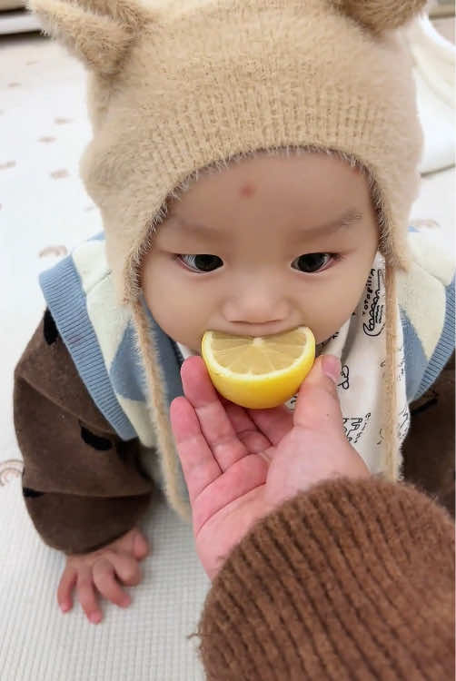 Comparison of Before and After Baby Eats Lemon😂#foryou #funnyvideo #baby #funny #fyp 