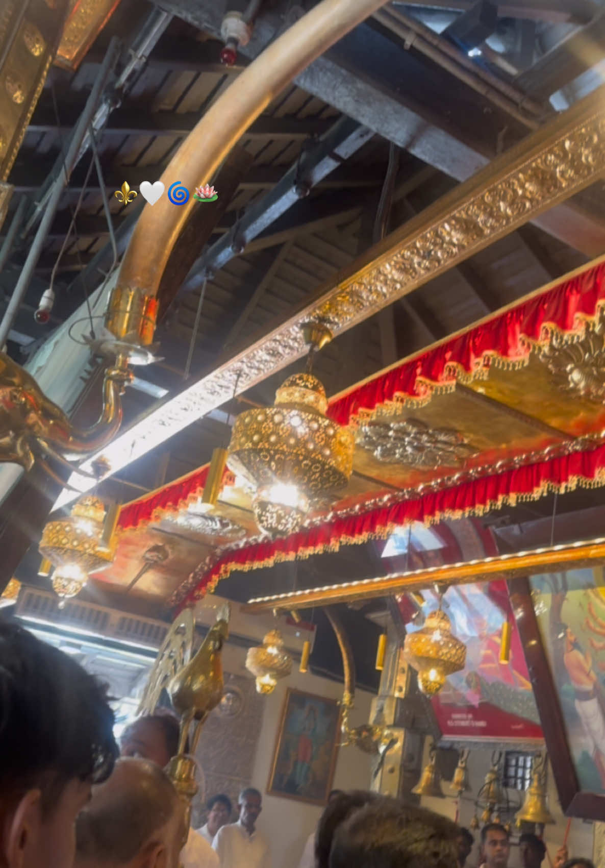 පස්වාන් දහසකට කල්පාන්තරයකට රුහුණු පුරයට, කුඩා කතරගමට, මහා කතරගමට , සෙල්ලම් දූවට, මඩම් දූවට, මැණික් ගංගාවට වැඩිහිටි කන්දට යහතින් දිවැස් කරුණා කර බලා වැඩ වදාරන සම්බුද්ධ ශාසනයත්, ශ්‍රී ලංකා ද්වීපයත් සුරක්‍ෂිත කරන්නාවූ කතරගම දිව්‍යරාජෝත්තමයාණන් වහන්ස....! ඔබවහන්සේ කීර්ති වූ පස්වාන් දහසකට ආයුබෝ වේවා!!! මතු බුදු බව පතන ඔබවහන්සේට බුදු බව ලබන්නට අපගේ සියලු කුසල් අනුමෝදන් වේවා!⚜️🤍🙏🏻🦚🪽🕊️🪷 🪷🪷🪷🪷🪷🪷🪷🪷🪷🪷🪷🪷🪷🪷 #කතරගම #කතරගමදෙවියන් #කතරගම_අපි #කතරගම_ආහස_යට #රුහුණුමහාකතරගමදේවාලය #රුහුණ #srilankan_tik_tok🇱🇰 #srilanka #buddhism #dhamma #☸️ #❤️ #⚜️ #🤍 #🙏🏻 #🌀 #🪷