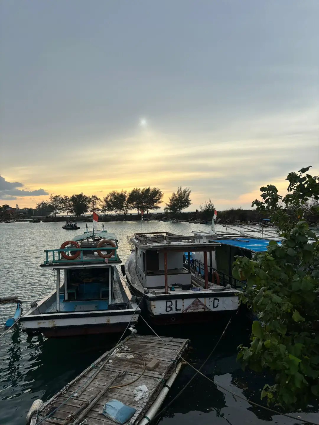 Bayar masuk 10k bisa liat sunset di anyer #anyer #anyerbeach #kabserang #serang #serangbanten #gardenbeach 