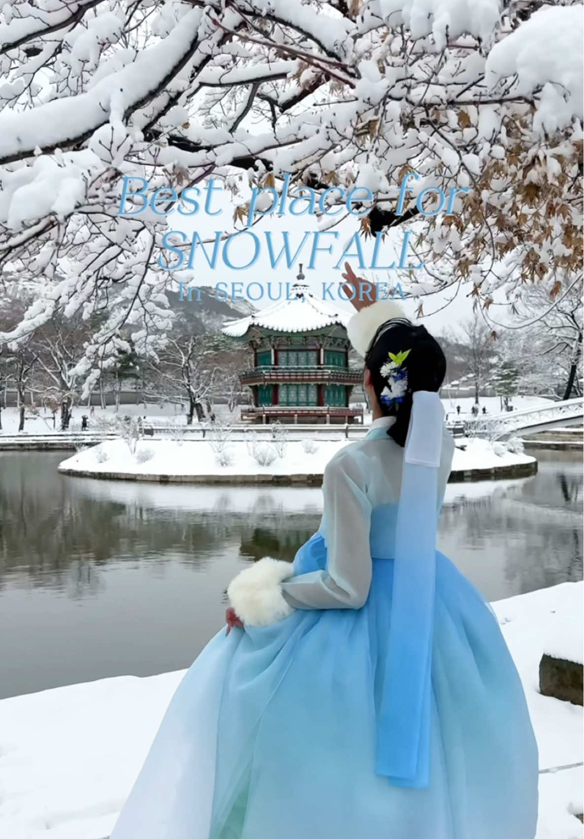 ❄️폭설이 내리면 경복궁에 가야하는 이유☃️ 경복궁에서 가장 아름답다는 ‘향원정’을 놓치지 마세요! - 📍한복은 ‘청춘한복아랑’에서 대여했어요 :) #경복궁 #경복궁한복 #한복 #한복대여 #겨울 #겨울여행 #눈오는날 #폭설 #seoul #gyeongbokgung #gyeongbokgungpalace #seoultravel #korea #corea #koreatrip 