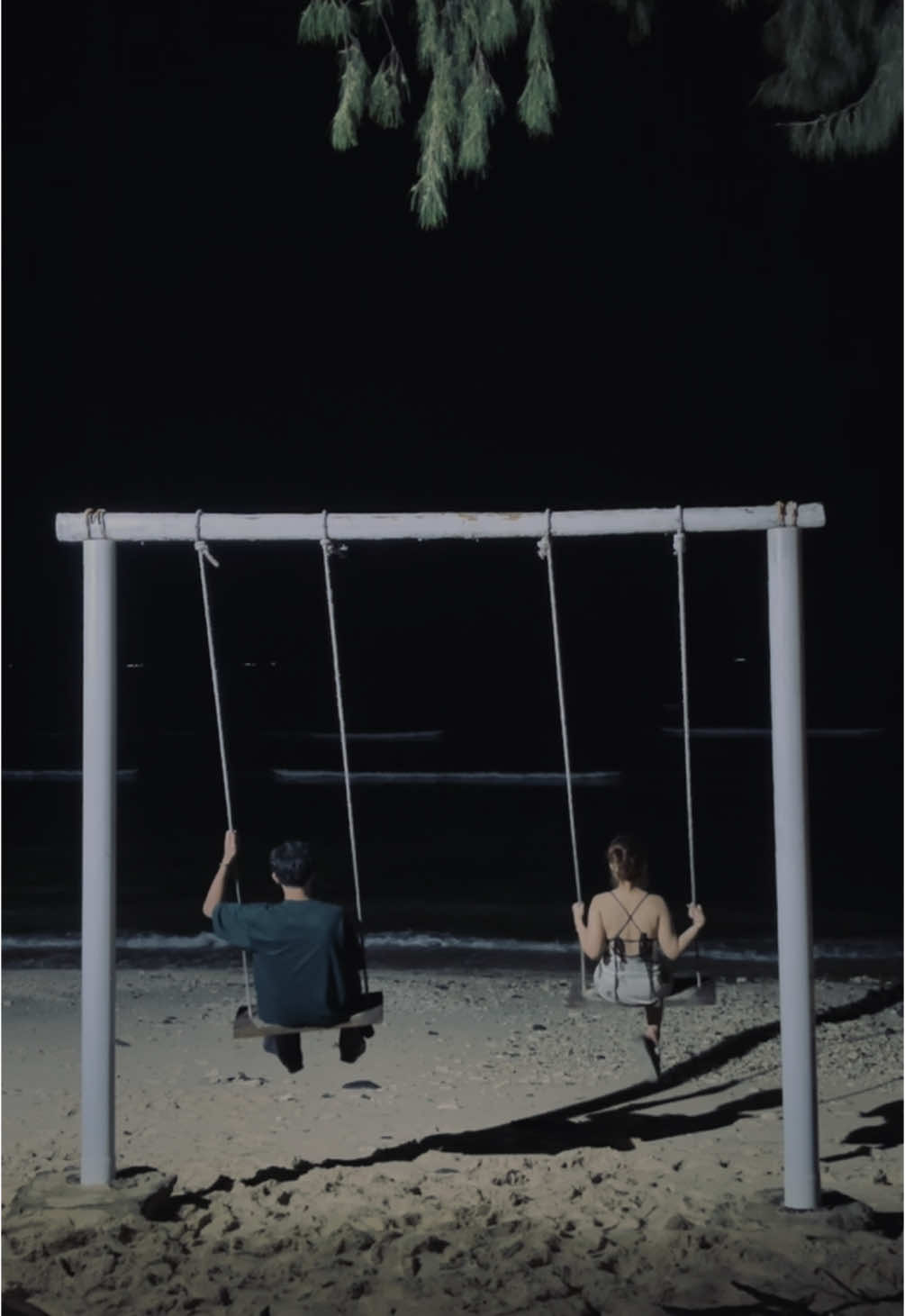 beach at night🌊 >> #fyp #foryoupage #couple #beach #night #together #simp #bucin 