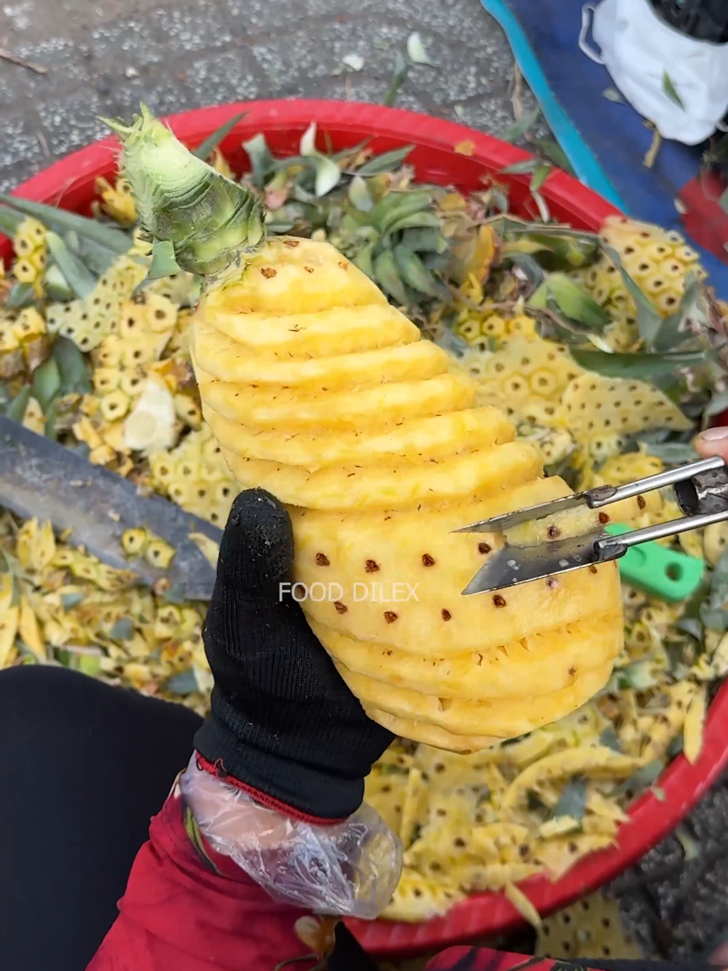 Amazing!! Vietnamese Pineapple Cutting Skills #foryoupage #Foodie #youtube #FoodLover #foodtiktok #yummyfood #yummy #food #viral_video #virall #videoviral #viraltiktok #viralvideo #viral #fyp #foryou #fy #fypシ #fypage