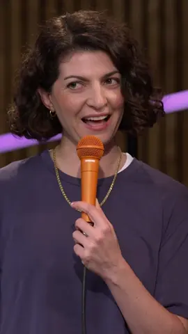 Müsste gleich hinter der Hantelbank sein?