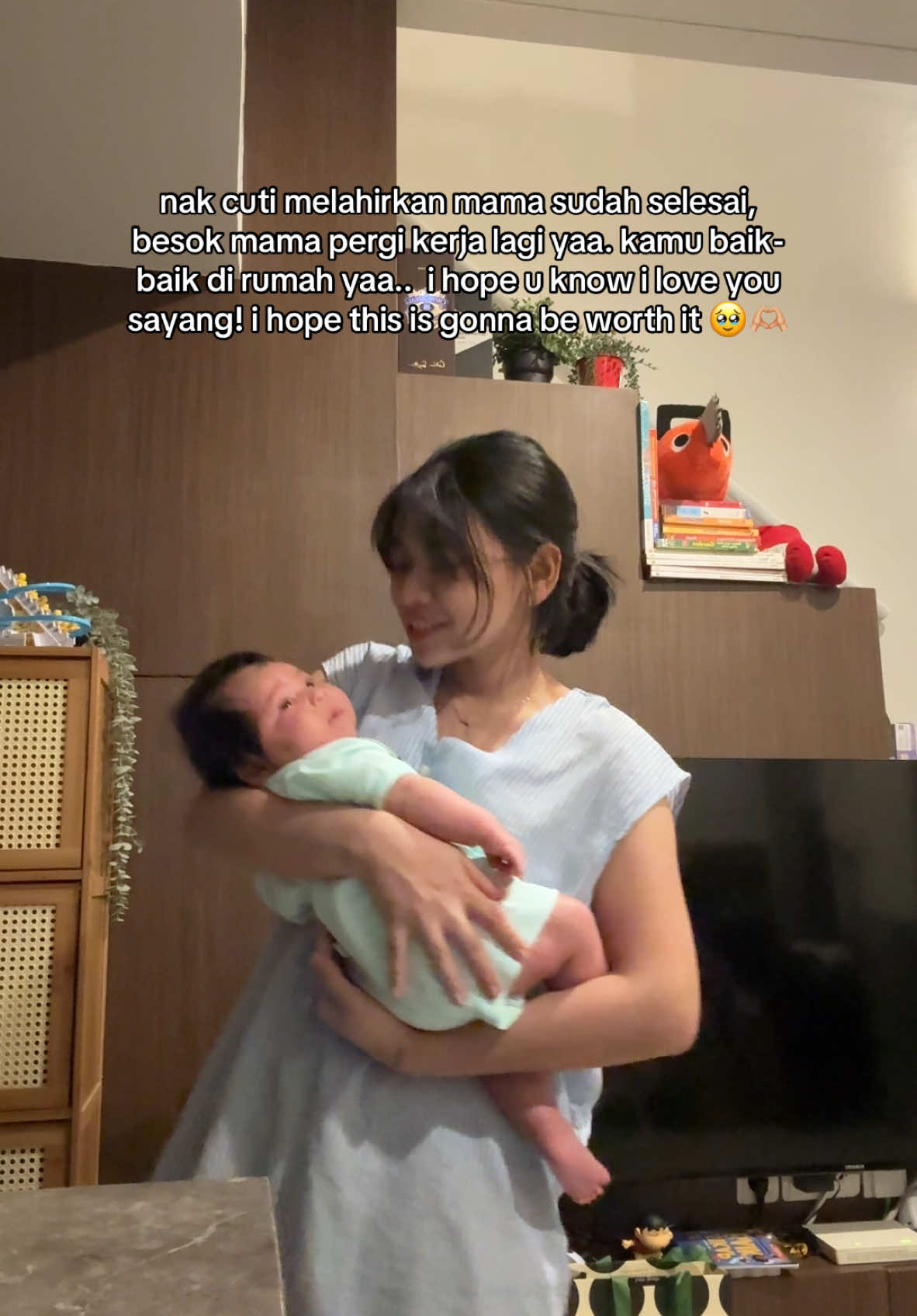 boss kicil, besok mama kerja lagii yaa.. maafin mama gak jd ibu yg selalu nemenin km di rumah 🥹 semoga yang mama lakuin ini juga bisa jadi yg terbaik buat kamu yaa nak. hope this is gonna be worth it in the end. mama sayang boss kicil, boss kicil tau yaah hihi 💗💗 #postpartumjourney #busuilife #babytiktok #momlife #postpartum #whatieayinaday #workingmom 