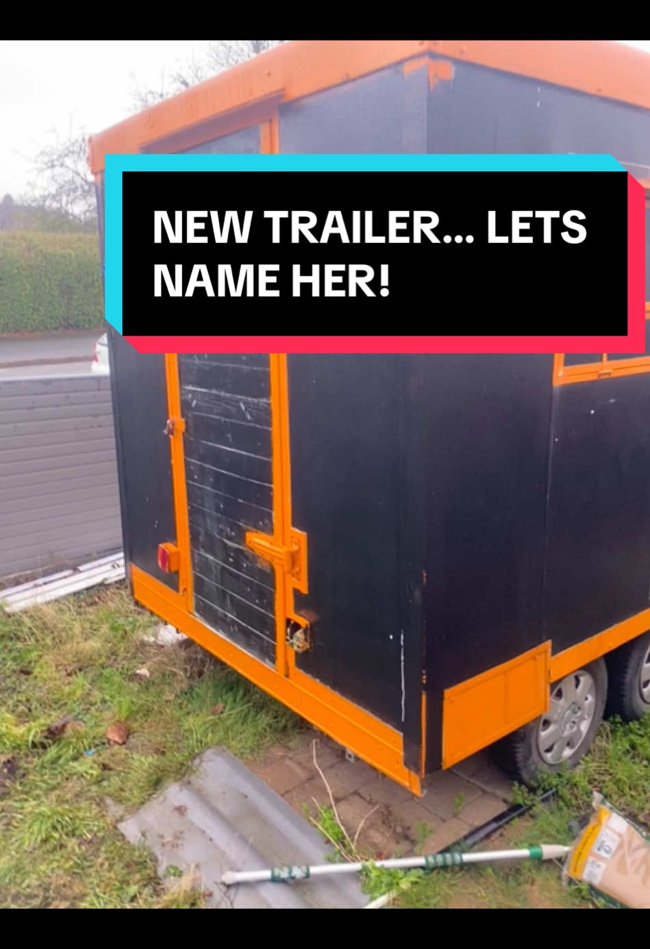 WHAT SHOULD HER NAME BE??? Just bought a new trailer for the business! Looks terrible, follow the journey. #newtrailer#cateringtrailer#pizzatrailer 