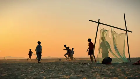 အပူပင် မရှိတဲ့ ကလေးဘဝလေးကို တခါပြန်လွမ်းမိတယ်😢❤️#Mobile_photo_service #foryou #fyp #foryoupage #မြင်ပါများပီးချစ်ကျွမ်းဝင်အောင်လို့🤒🖤 #ရောက်ချင်တဲ့နေရာရောက်👌 