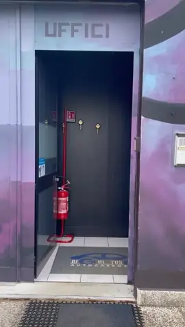 Siamo entusiasti di annunciare ufficialmente che la nostra carrozzeria si è ampliata! Abbiamo rinnovato e ampliato i nostri uffici per offrire uno spazio più moderno e accogliente, pensato per garantire la massima comodità ai nostri clienti. La nuova area è stata progettata per offrire un ambiente più ampio e funzionale, con spazi dedicati a ogni esigenza, dal comfort in sala d’attesa alla consulenza personalizzata. Vogliamo che ogni visita alla nostra carrozzeria sia un’esperienza piacevole, con un’attenzione particolare al servizio e alla cura dei dettagli. La nostra crescita è anche il risultato della fiducia che ci avete accordato, e con questo ampliamento vogliamo continuare a migliorare per offrirvi sempre il meglio. Venite a trovarci e scoprite di persona il nostro nuovo ambiente, pensato per voi! http://autocarrozzeriabighitoselli.com/