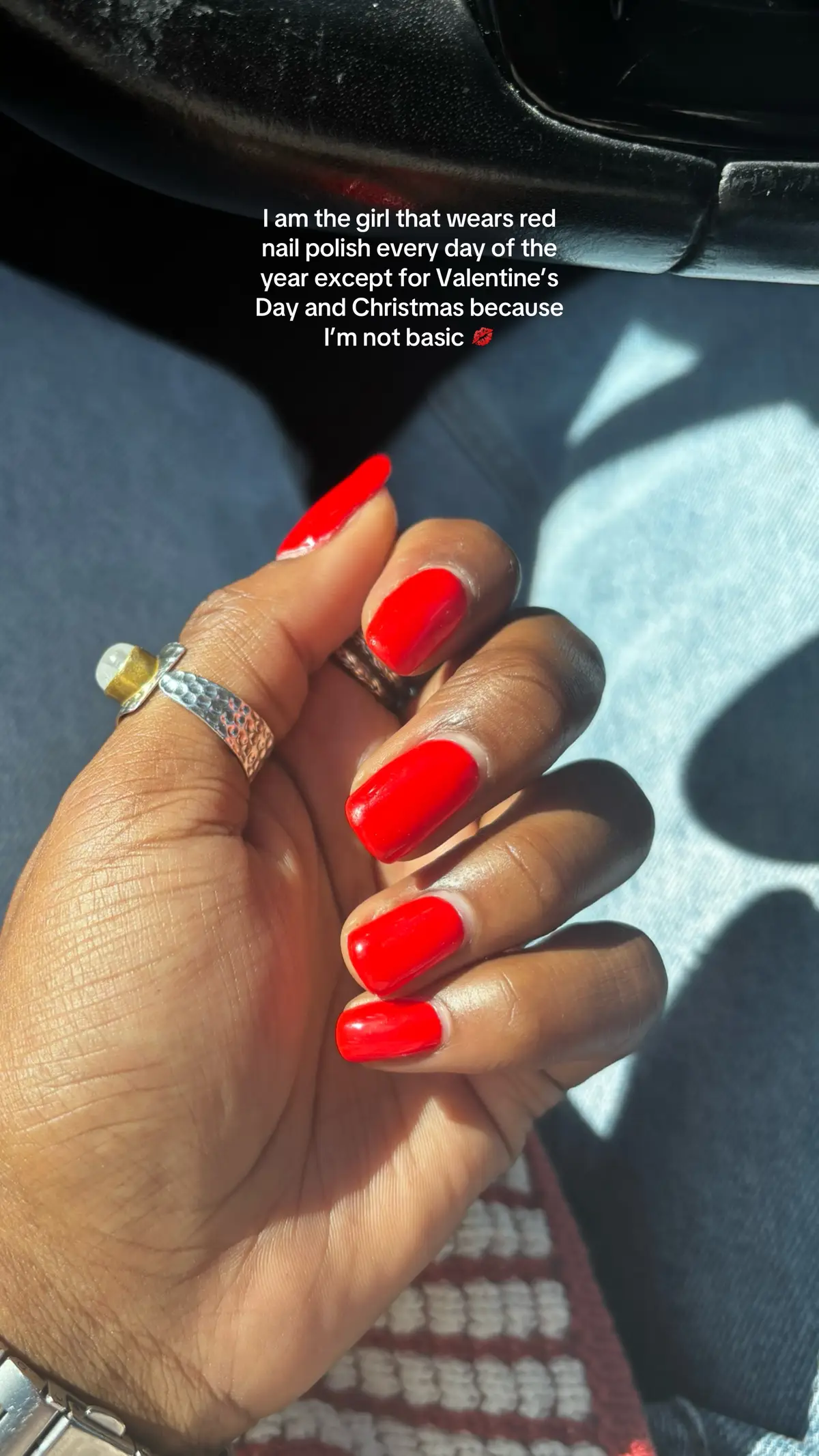 (Not) this year but incase you need some Valentine’s Day nail inspo 😂 In all seriousness, the color is from @dndgel called “Queen of hearts” ❤️   #rednails #valentinesdaynails #gelnails #squarenails #nailinspo