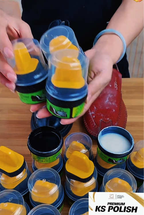 This shoe polish is very easy to use and can be used anywhere. Click on the yellow basket to buy it. I have sold a lot of this. The price is very cheap and the quality is very good.#goodthing #fyp #foryou #tiktokshop #dailynecessities #tool #Home #tools 