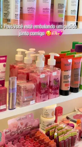 Pedido da Ravena em nosso site. Ela já garantiu 3 desse gel hidratante perfeito! 😍  Venha fazer seu pedido também, será embalado com todo carinho, além de receber mimos personalizados 💖✨ • • • #maquiagem #blowgirl #lojademaquiagem #embalandopedido #vendas #site #fyy #viralll 