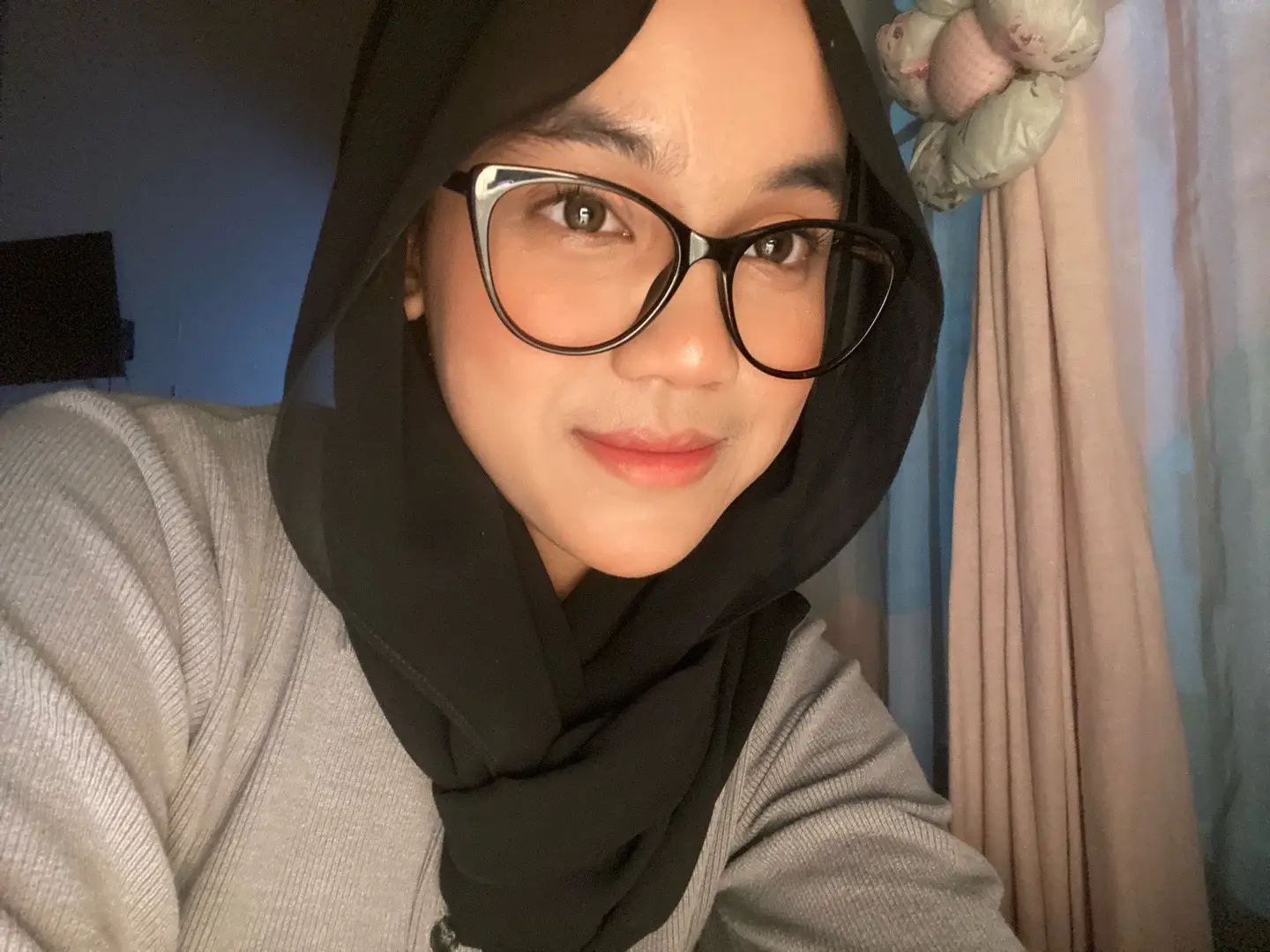 try to do my make up out of my comfort zone ternyata BAGUS BGT HASILNYAAA💖🥰😍 #komensospraktikumC2 #BeautyTok #makeup 