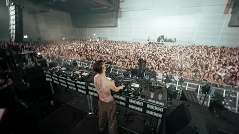 @Fantasm dropping bombs at Soundwaves 💣🤯 #rave #soundwaves #ravers #raversoftiktok #techno #portugal #fantasm #industrialtechno 