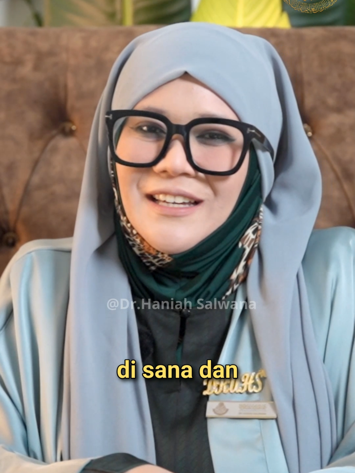 Seminar Wanita Bijak Quran- DRUHS 2025 >>> Program ini merupakan seminar susulan selepas program yang lalu iaitu Seminar Ta'allam Ma'aiy dan Bengkel Rattil Ma'aiy yang berlangsung di The Everly Hotel, Wilayah Persekutuan Putrajaya, Malaysia tanggal 19 dan 20 Oktober 2024  mengenai bimbingan dan peraturan membaca Al-Quran Al-Karim. Pada seminar kali ini kita akan tetap merujuk kepada buku Puisi Muqaddimah Al-Jazariyyah, tetapi akan lebih fokus dalam bab “Sifat-sifat Huruf Arab”. Kami akan turut menggandingkan penggunaan buku Ilustrasi Tajwid yang dikarang oleh Dr Aiman​​ Rusydi Suwaid. Pengasas, dan Pengarah Akademi Diwan Ar Rital (M) Sdn Bhd Malaysia iaitu Ustazah Dr Haniah Salwana Abdul Rahim bersama pasukan Mursyidaat (Guru-guru di Akademi Diwan Ar Rital Malaysia) akan bersama anda dari awal hingga akhir program ini.  Program ini akan berlangsung dengan izin Allah Subhanahu Wa Ta'aala pada jadual berikut:  Hari Acara: Ahad Masa Acara: 13 April 2025 Alamat Acara: The Light Hotel, Prai, Pulau Pinang, Malaysia. Bilangan Peserta: 200 wanita sahaja. Yuran Penyertaan: MYR388.00 (TIDAK AKAN DIKEMBALIKAN SETELAH BAYARAN DIBUAT) Yuran penyertaan termasuk:  1. Seminar 2. Makan Tengahari 3. Sijil Penyertaan  Apa yang Membuatkan Seminar Kami Unik? 1. Seminar ini akan menekankan tahap peningkatan bacaan yang lebih tinggi melalui gabungan Teori yang sihat (berdasarkan buku 
