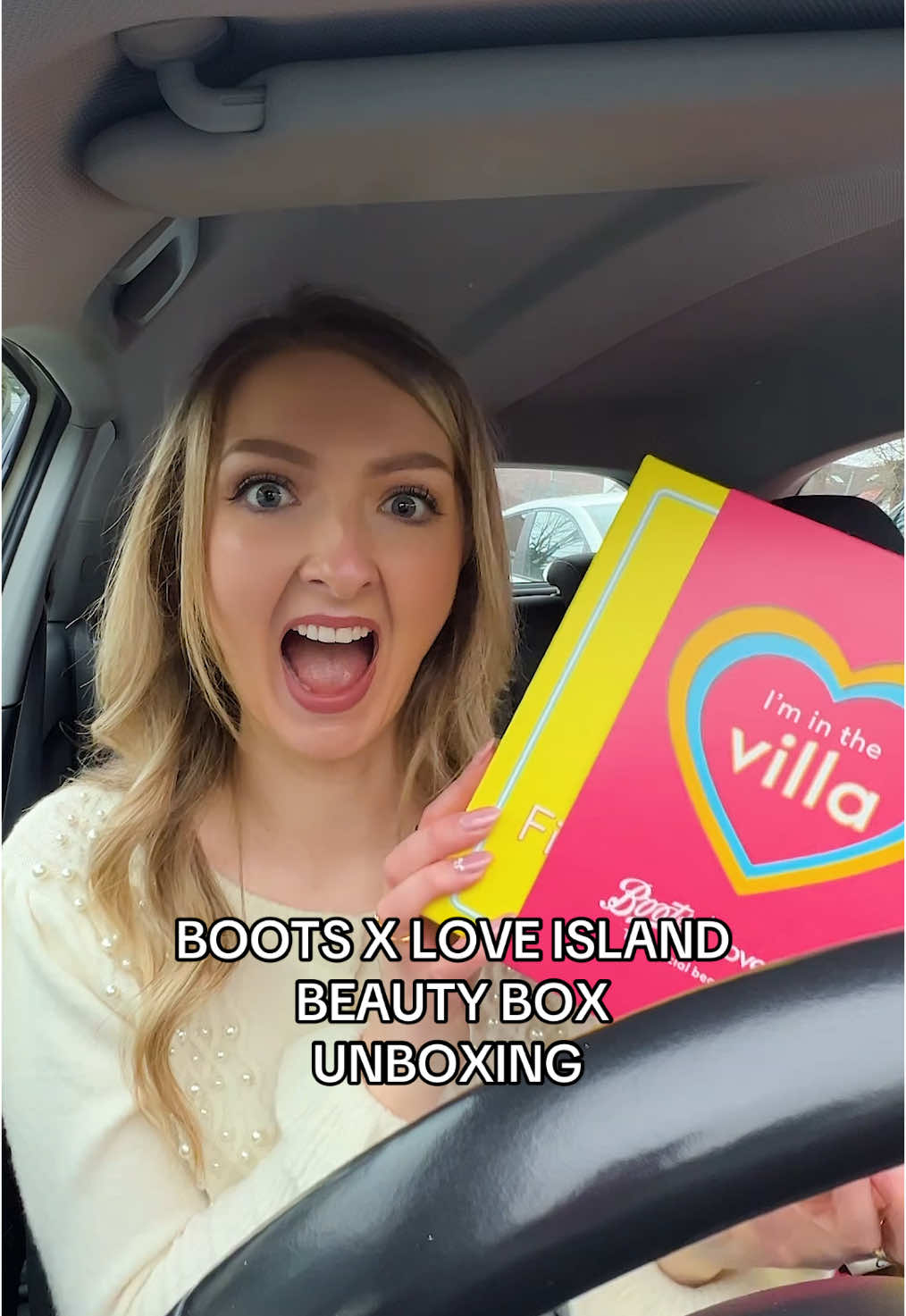 🎁💄 Will you be picking this up?! Let me know if you’ve tried anything from this beauty box 💭 #bootsloveisland #boots #makeup #haul #unboxing #pr #beauty #skincare #girlie #girls #girlssupportgirls 