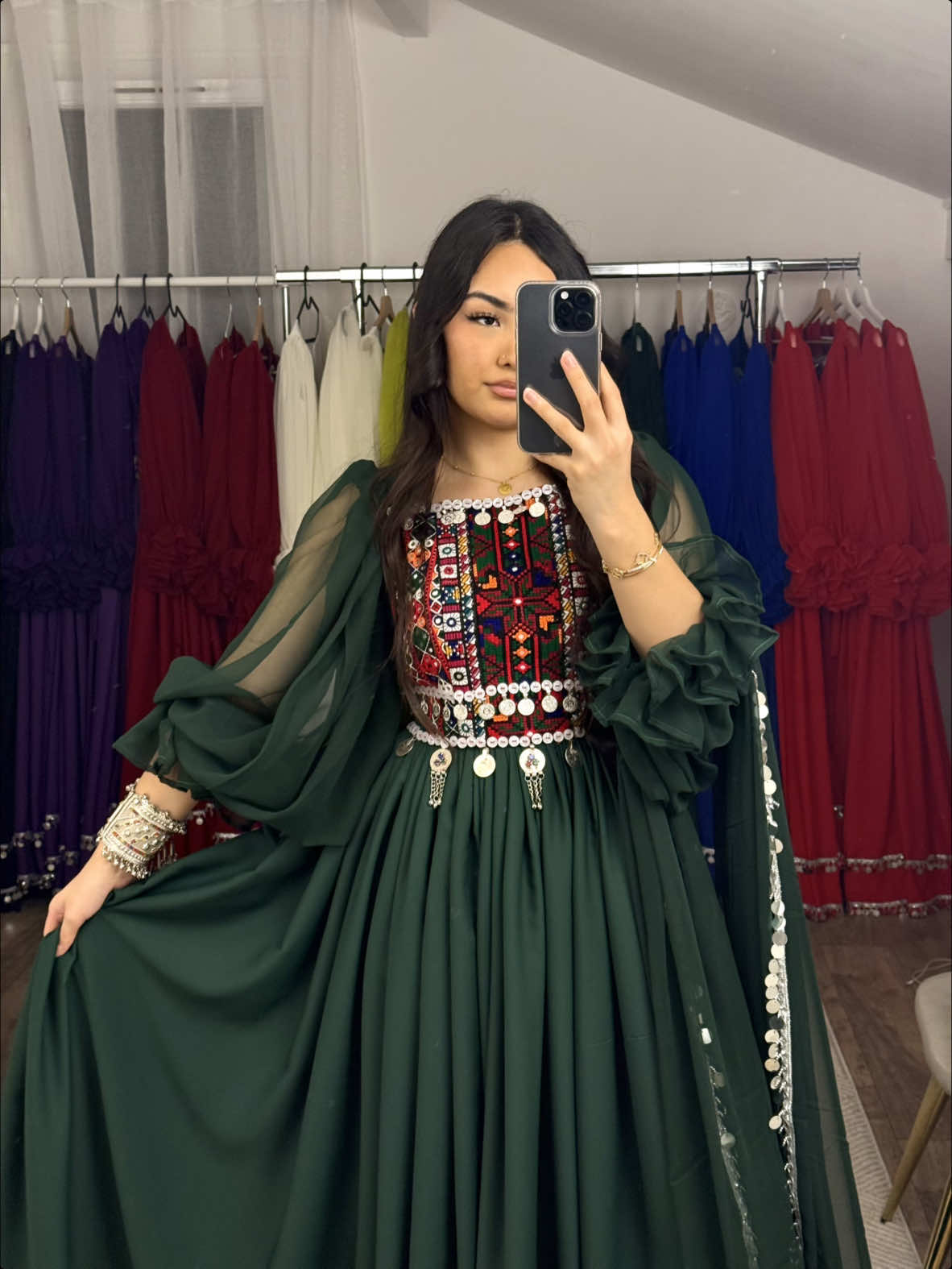 Emerald elegance ✨🦚 #afghanculture  #afghandress  #paris  #afghangirl  #afghanwedding  #greendress 