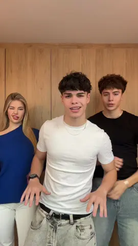 Azul blanco o negro?? @𝖆𝖕𝖔𝖑𝖔 @Tati 